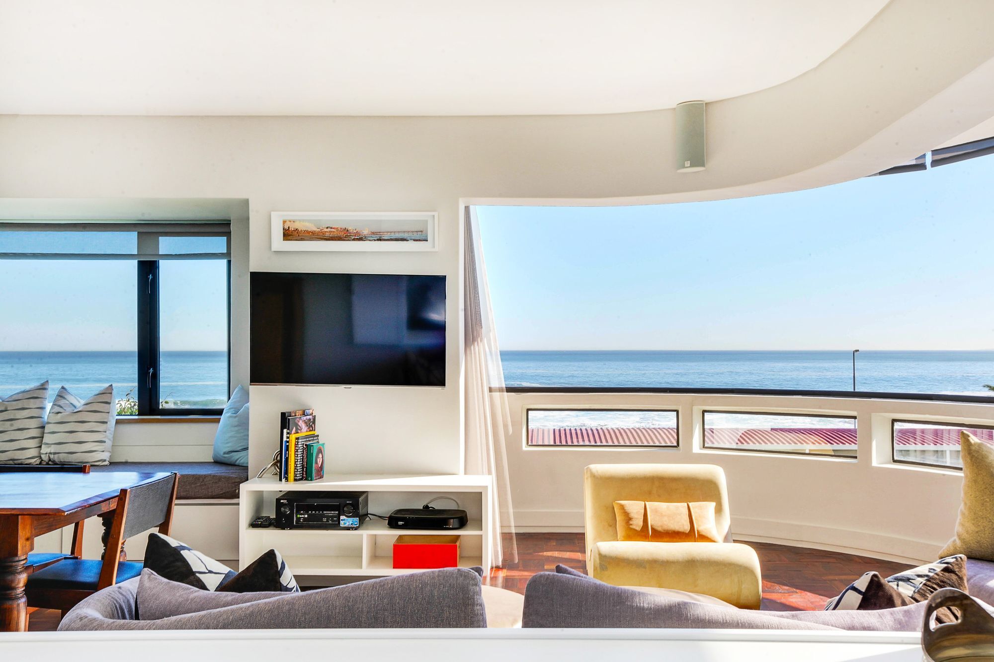 Backup Powered Sea View Apartment On The Promenade Cape Town Exterior photo